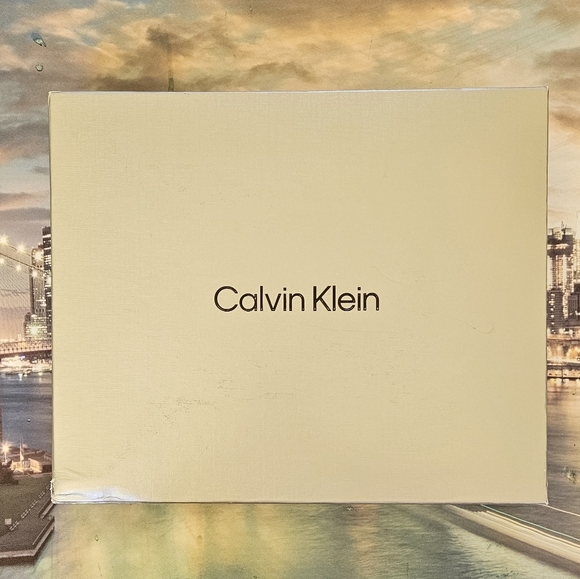 Calvin Klein Knit Beanie with Pom Pom & Scarf Set NIB - Picture 2 of 8